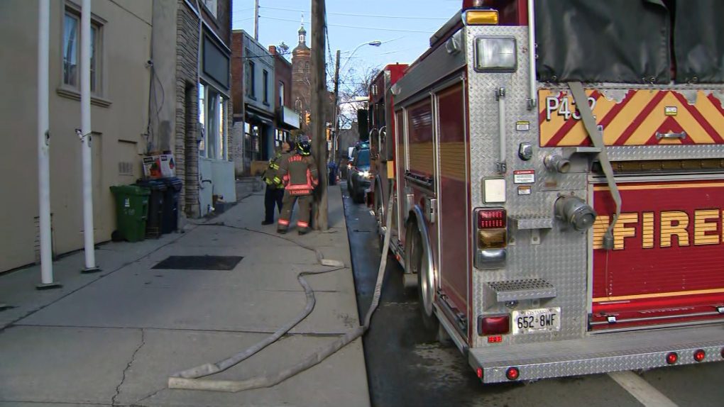 토론토 정션 트라이앵글의 주택 화재에서 구출 된 남성, 병원에서 사망