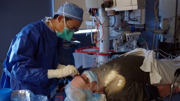 Centralized surgery queues cut patient wait times but surgeons slow to get on board, doctors say | CBC News