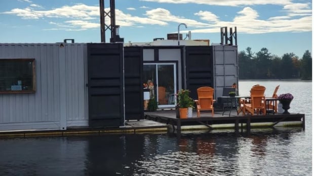 Ontario wants to ban 'floating homes' from overnight stays on cottage country lakes | CBC News