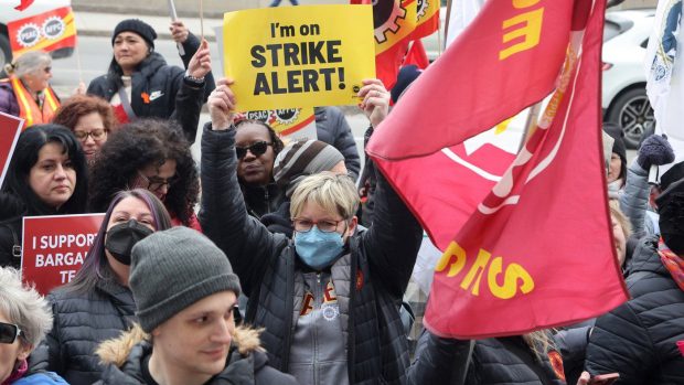 What services are affected if federal public servants strike